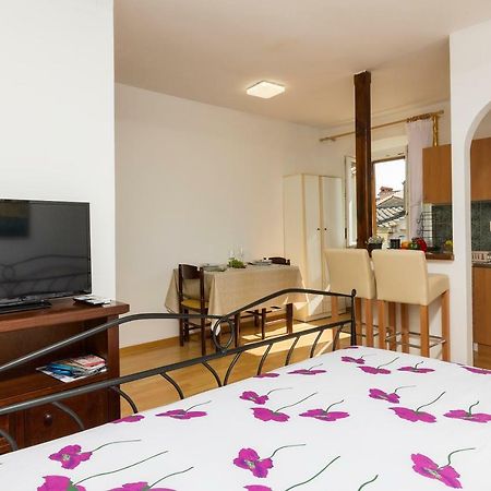Studio Apartman Ela Pula Ngoại thất bức ảnh